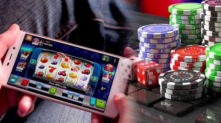 Pengguna membaca syarat promosi online